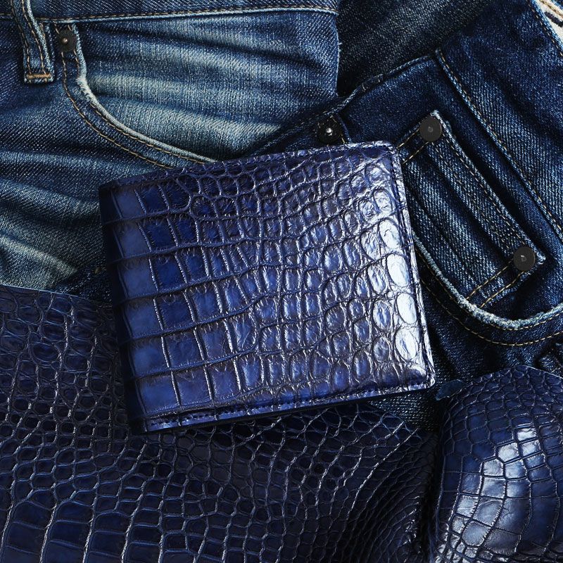 運気が上がるクールな青いメンズ財布は、池田工芸の藍染めクロコダイル2つ折り財布