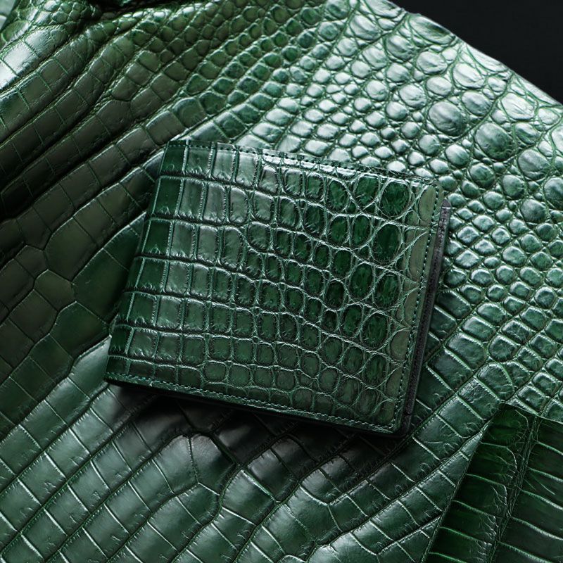 池田工芸で人気のクロコダイル財布は、「王者の緑」クロコダイル 2つ折り財布