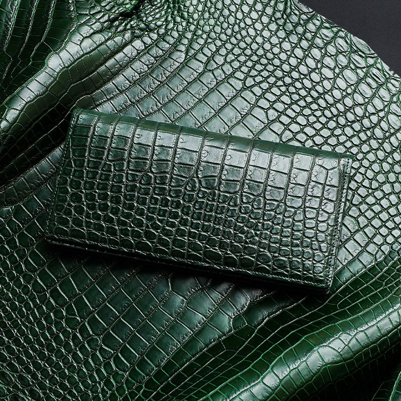 池田工芸で人気のクロコダイル財布は、「王者の緑」クロコダイル 無双仕立て長札入れ