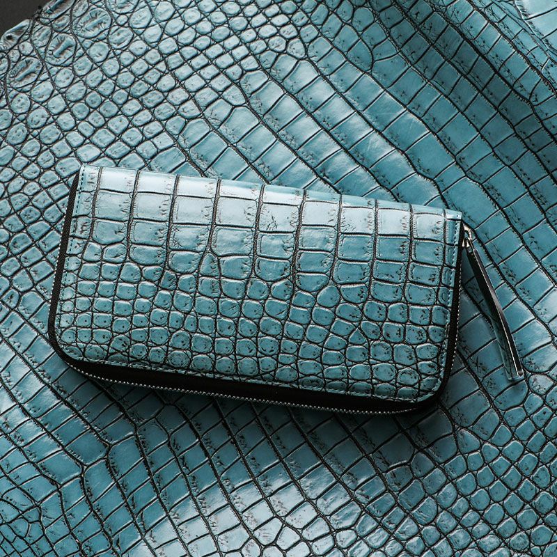 2026年のラッキーカラー、青色の財布は、池田工芸のグラデーションクロコ財布「海神」